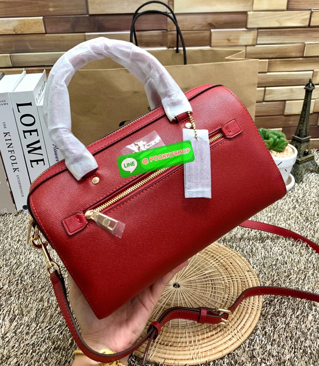 New in!! เข้าแล้วสีที่สาวๆรอคอยกันมานาน ห้ามพลาด COACH ROWAN SATCHEL ((79946)) พร้อมส่ง สิ้นสุดการรอคอย ห้า พลาดค่า! กระเป๋าหิ้ว//คล้องมือ//สะพายข้างได้ หนังแท้ลายหนังสวย ทรงสวย หรูดูผู้ดีมาแต่ไกลเลยค่าา ด้านหน้ามีช่องซิปให้ใส่ของจุกจิก ปากกระเป๋าแบบซิป ภ
