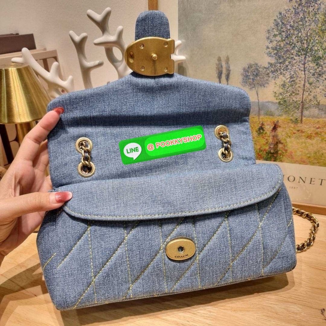 COACH CR704 TABBY SHOULDER BAG 26 WITH QUILTING 🔆 Details ไอเท็มใหม่ ตัวแม่แบบฉ่ำ สวยทำถึง! ต้อนรับซัมเมอร์ให้โดดเด่นกว่าใคร กับกระเป๋าสะพายไหล่ดีไซน์หรูหรา มีดีเทลสวยงามด้วยการเดินด้ายลวดลายตัดกับกระเป๋า เปิด-ปิดด้วยอะไหล่แบบกระดุม ภายในมีช่องเยอ