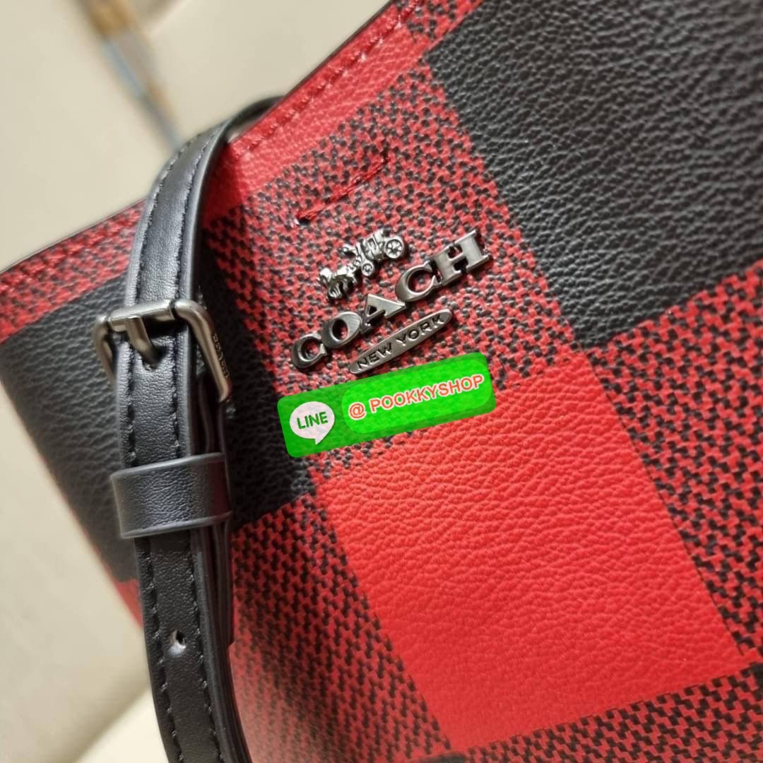 COACH 7267 MINI TOWN BUCKET BAG WITH BUFFALO PLAID PRINT คอลเลคชั่นใหม่ล่าสุด!! น้องสาวคนสวยมาแล้วจ้า สีแดงโดดเด่นต้อนรับเทศกาลคริสต์มาส 🎅🎄 กระเป๋าบัคเก็ต ไซส์มินิ ใบจริงน่ารักม้าก!! น่าใช้แบบที่สุด วัสดุหนังแคนวาสเคลือบลาย สวยคม เปิด-ปิดด