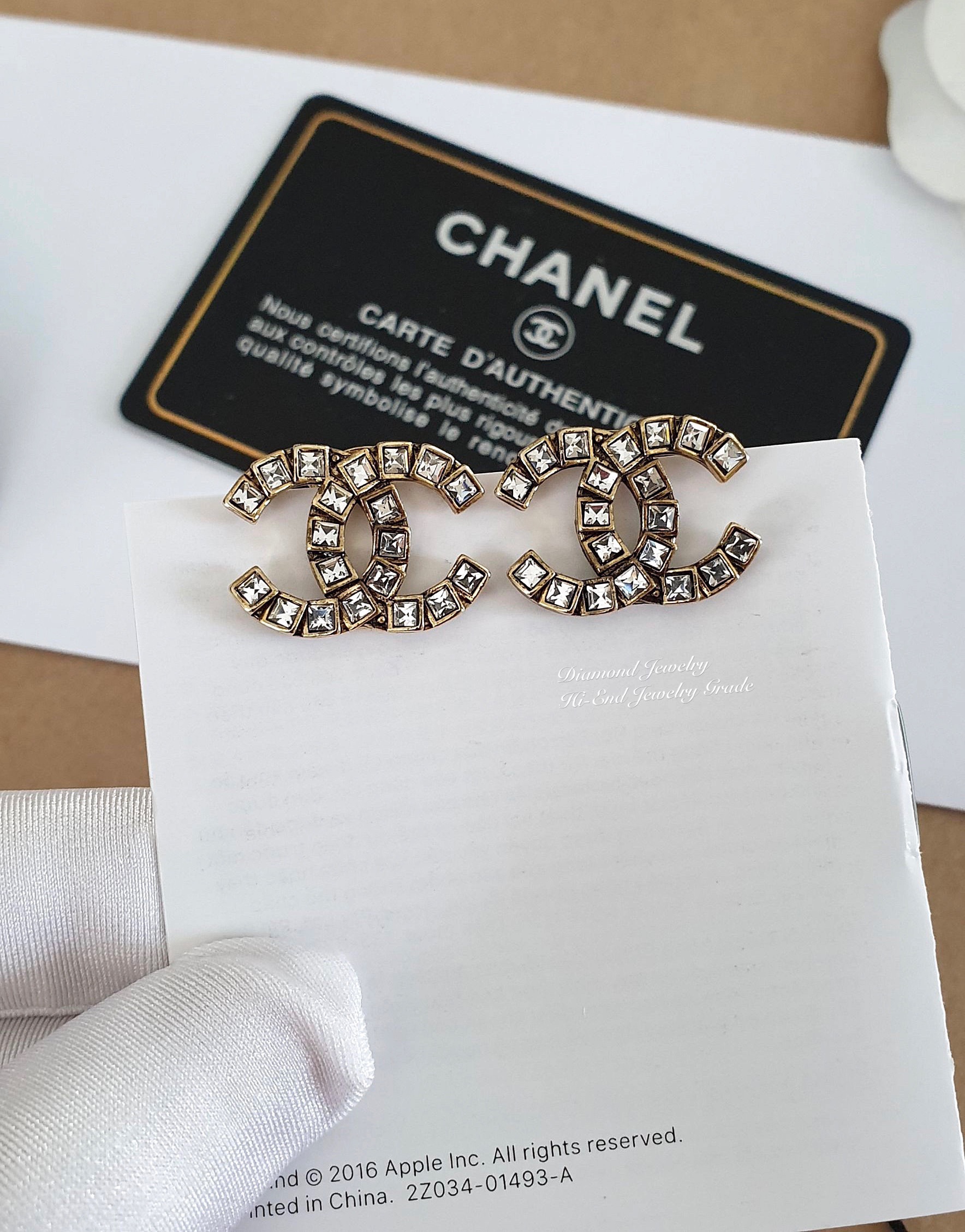 Super Hi-End Quality !!!! ((งาน 1:1 เหมือนในช็อปมากที่สุดในท้องตลาด)) Chanel Earring ต่างหูชาแนลงาน 1:1 เหมือนของแท้เป๊ะๆค่ะ รับรองงานสวยมากกกกก ดูหรู ดูผู้ดีสุดๆ งานดี ตัวเรือนคุณภาพดีมากๆมากๆคะรับประกันความพอใจเลยค่ะ ตัวเรือนสีทองแอนทีค ไฮโซมากค่ะ คอนเฟ