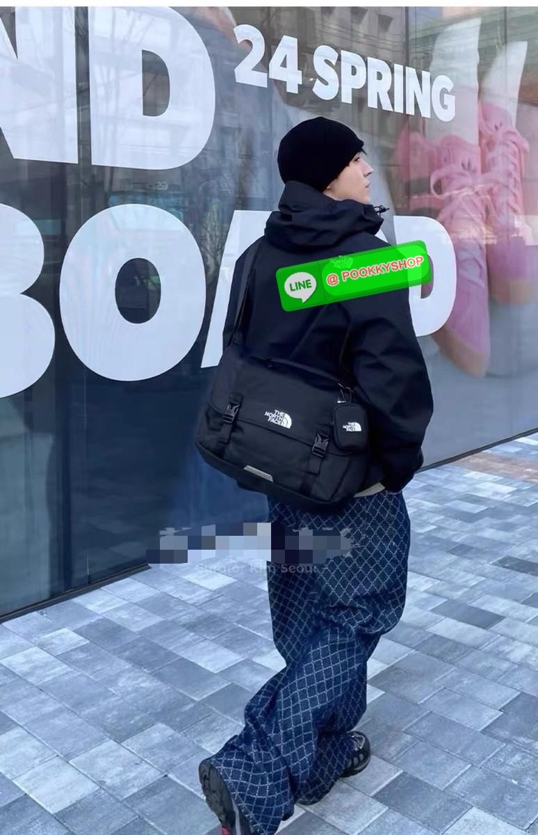 he North Face SUPER MESSENGER BAG L NN2PQ00J BLACK UNISEX 🔖กระเป๋าสะพายข้างมัลติฟังก์ชั่น! ทันสมัยและใช้งานได้หลากหลาย Item ที่ต้องมีเมื่อออกไปข้างนอก! ใช้งานได้จริงและมีสไตล์อเมริกันเทห์สุดๆ สามารถใช้ได้ทั้งผู้หญิงผู้ชาย สะพายไปทำงานไปเรียน เที่ย