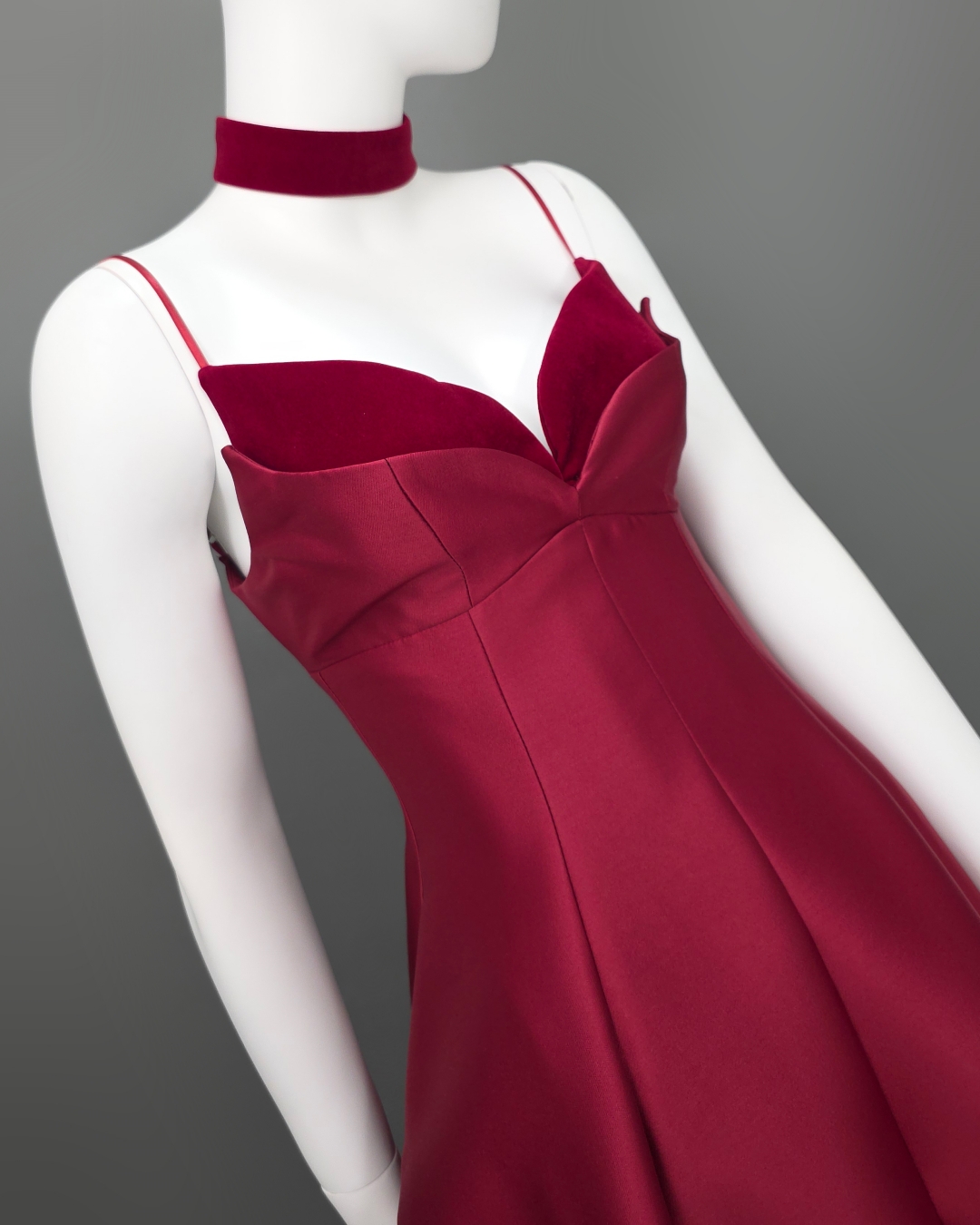 เดรสแฟชั่น เดรสเสื้อสายเดี่ยว ดีเทลหน้าอกโค้ง ซ้อน2เลเยอร์ กระโปรงบานทรงวงกลม