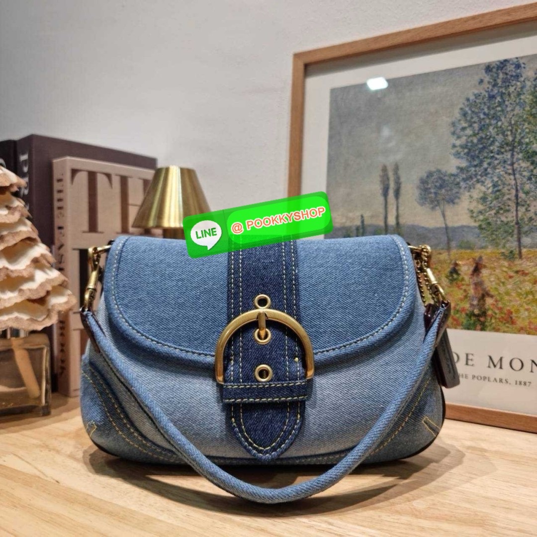 COACH CR737 SOHO BAG IN REPURPOSED DENIM 🔅 Details เลิกสวยแซ่บกี่โมงคะคุณน้า! ไอเท็มให้พาใจสั่นมาอีกแล้ว! กับกระเป๋าสะพายไหล่สไตล์วินเทจ ที่ยังคงแมสและฮอตมาก ด้วยรูปทรงที่ใช้งานง่าย ไม่เกะกะ แต่มีความเรียบหรูในตัว กระเป๋าปิดด้วยกระดุมแม่เหล็ก ภายใ