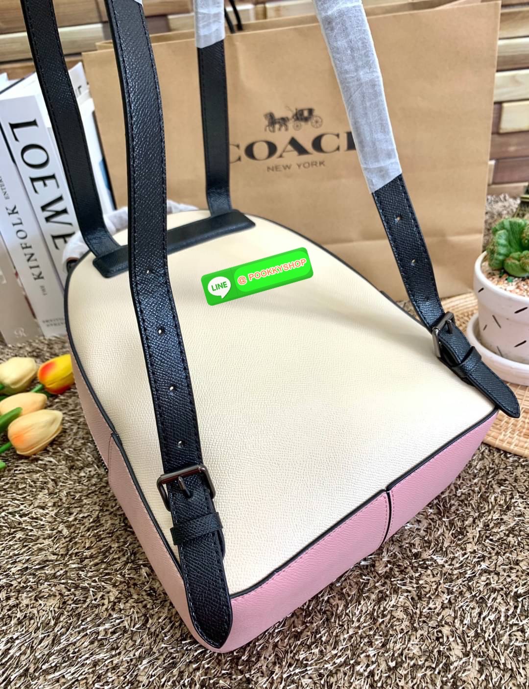 COACH JORDYN BACKPACK ((C2732//76623)) 🌹🌹ไม่มียังไงไหว ต้องบอกว่าน้องสวยมากๆค่า! กระเป๋าสะพายหลังแบบมีหูหิ้ว หนังแแท้ ลายหนังสวยน่าใช้มากค่ะ ด้านหน้ามีช่องซิปใส่มือถือหรือของจุกจิกลงไปได้ค่ะ เปิด-ปิดกระเป๋าแบบซิปคู่ห้อยหนัง ภายในกว้างใส่สั