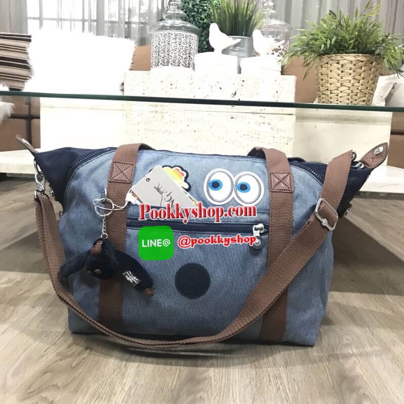 NEW ARRIVAL! KIPLING EMOJI HANDBAG รุ่นใหม่ล่าสุด Limited คอลเลคชั่น EMOJI วัสดุ Cotton+Polyester 100% สามารถรูดซิปมุมกระเป๋าเปลี่ยนทรงได้ไม่จำเจ หูหิ้วสะพายไหล่ได้ มือจับหูหิ้วเป็นหนังปั้มโลโก้ พวงกุญเเจลิงถอดเเยกใช้ได้ เปิดปิดด้วยซิป มีช่องซิปและช่องใส่