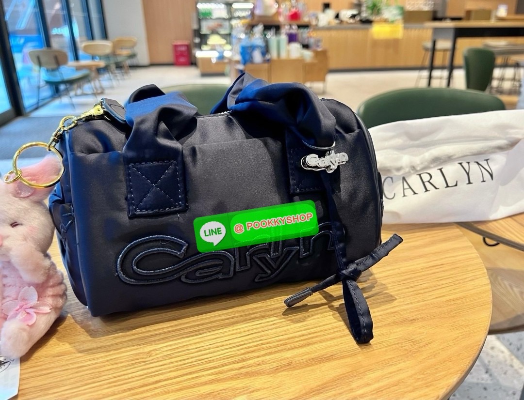 NEW ARRIVAL! น้องใหม่ล่าสุด มีความน่ารักไม่ไหวค่าสาวๆ CARLYN TIA MINI BAG พร้อมส่ง! สุดคิ้วท์ไปกับน้องสไตล์สายเกากันค่า ด้วยดีไซด์ใหม่ วัสดุไนล่อนอย่างดี ปักลายแบรนด์ทั้งใบสวยงาม