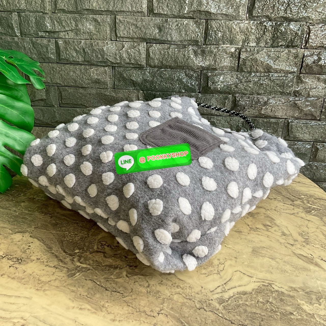 Japanese Kusuguru Woolen Polka Dot Cat Brooch Handbag Hand Bag Can Be Worn on One Shoulder Shopping Bag Work Clothing กระเป๋าถือลายจุดแมว Kusuguru ขนสัตว์ญี่ปุ่น ผิวสัมผัสจับนุ่มมือ 💕 แถมฟรีเข็มกลัดรูปแมว