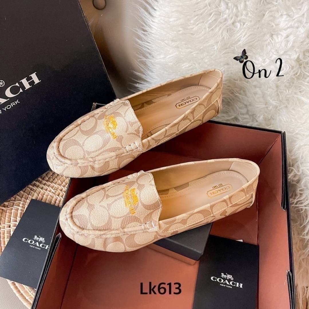 Coach loafer แบบใหม่ พร้อมส่งค่าเข้าน้อยมากๆ คัชชู loafer เย็บหัว ทรงนี้ ขายดีมากค่ะ หน้าปัก โลโก้ พื้น ปั้มแบรนด์งานดีทรงสวยเย็บหลังใส่แบบเหยียบส้นได้น้า