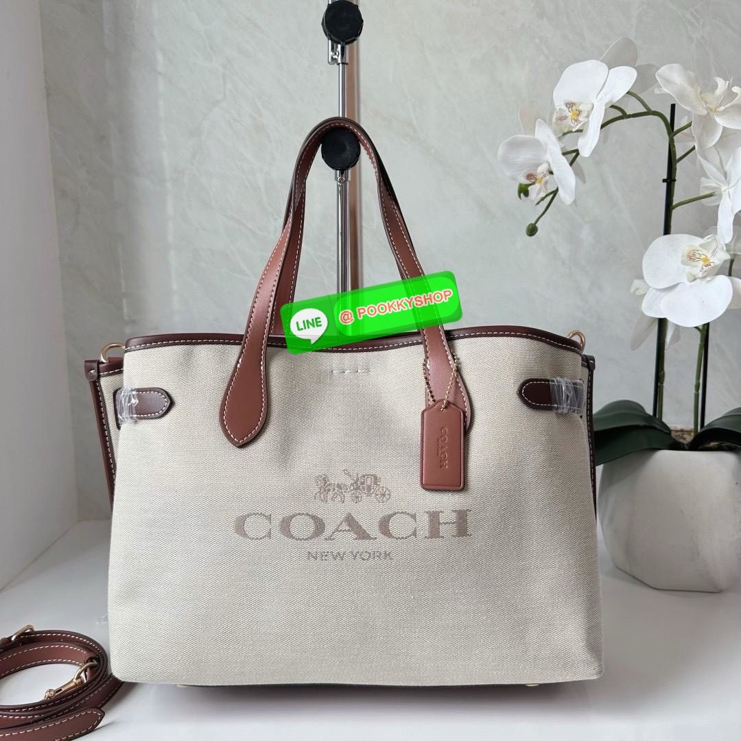 COACH HANNA CARRYALL WITH COACH CH189 IMNAM 🔖กระเป๋าสะพายไหล่/ถือ รูปทรงสวยหรู ลุคคุณนายมากแม่ 🔖วัสดุ: ผ้าแคนวาสตัดขอบหนัง 🔖เปิด-ปิดแบบกระดุมแม่เหล็ก ภายในกระเป๋ามัลติฟังก์ชั่น ช่องซิปกลาง บุผ้า 🔖สายสะพายถอดและปรับระดับได้