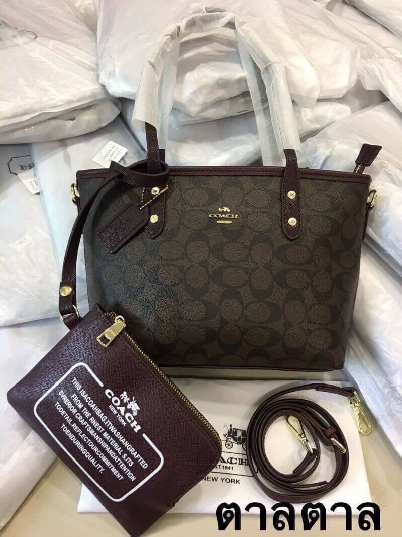 (hot)🔥🔥 Coach ทรงช้อปปิ้ง เกรดท็อปมิลเลอร์ กระเป๋าถือ สะพายข้าง งานวัสดุเกรดมิลเลอร์ทั้งใบ งานปั้ม เป๊ะทุกจุด ติดโลโก้ Coach ถุงผ้าปั้มเเบร์น coach มีใบเล็ก มีสายยาวปรับได้ ขนาดสวย รุ่นนี้ขายไวมากจ้า