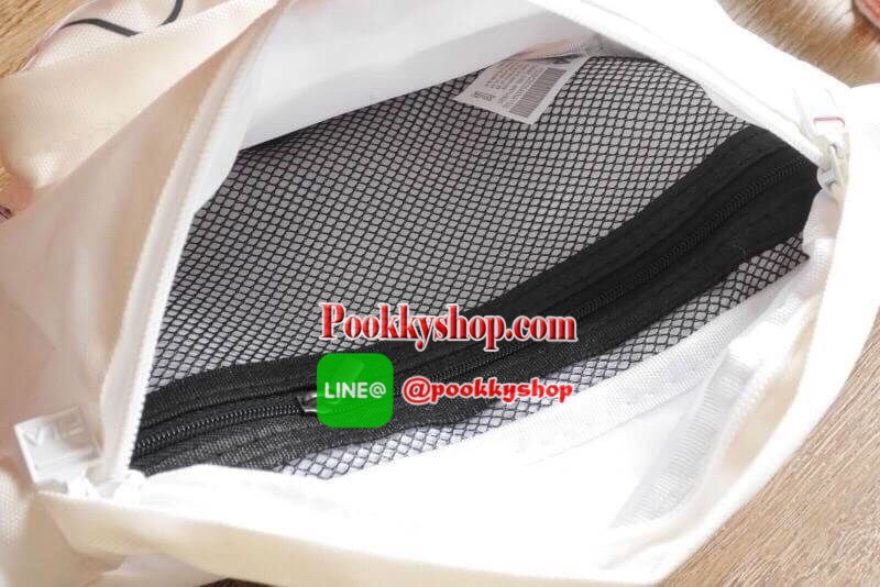 เข้าเพิ่ม ครบสี 5 สีค่ะ fila hip sack bag กระเป๋าคาดเอวและอก แท้ไม่ต้องรอพรีหรือหิ้วจากเกาหลี วัสดุผ้า Canvas หนาสวยนิ่ม หน้ากระเป๋าสกรีน Fila ตัวใหญ่ ดีไซน์กระเป๋าและสีสันที่สวยงามและทันสมัยเหมาะลุคใหม่ หัวซิปปั้ม