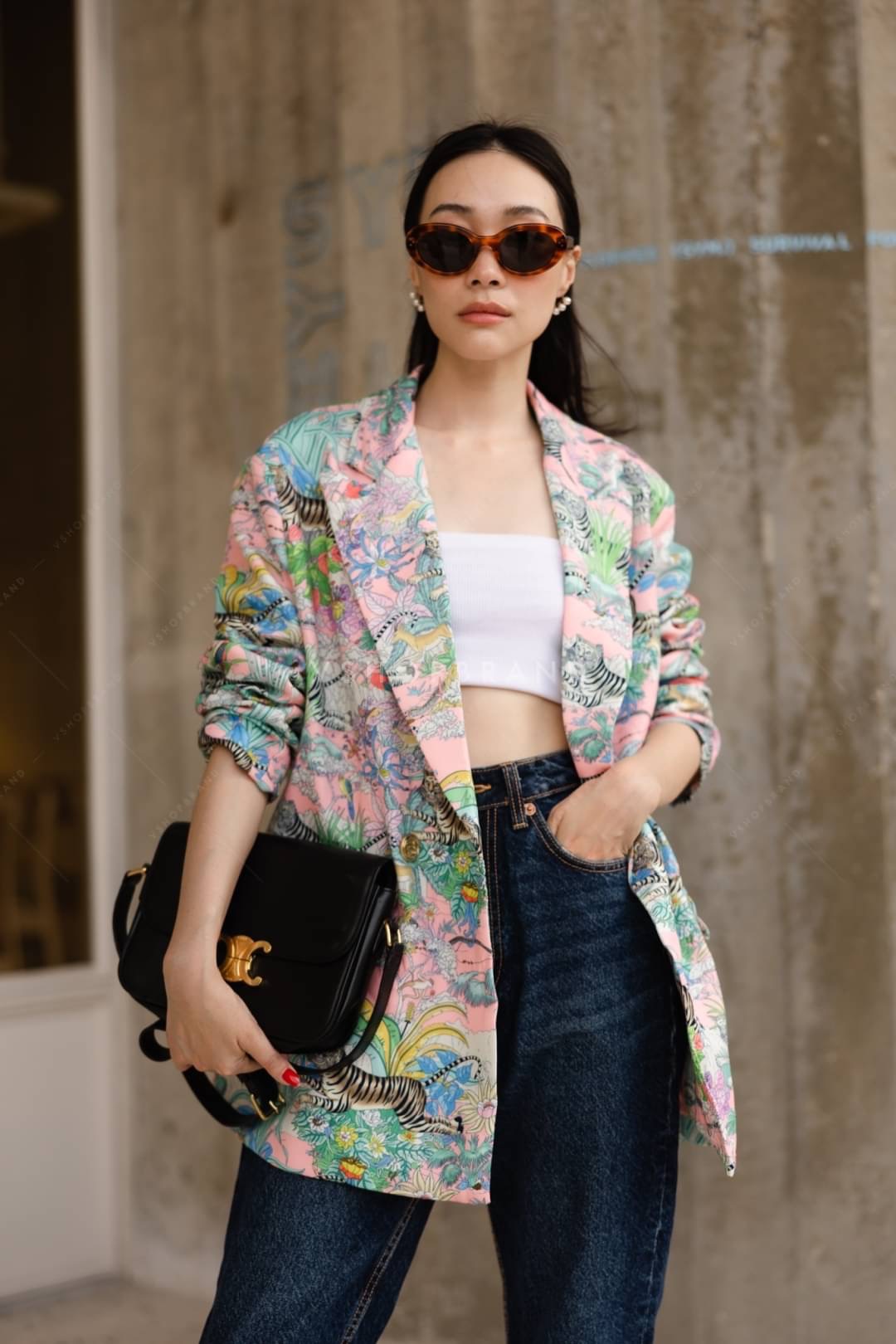 เบลเซอร์สูทลาย animal สีสันจัดจ้าน ต้อนรับซัมเมอร์ไปเลยค้า ตัวสูทคัตติ้งเนี้ยบ ทรงoversize เย็บซับติด งานสวยมากๆค่ะ