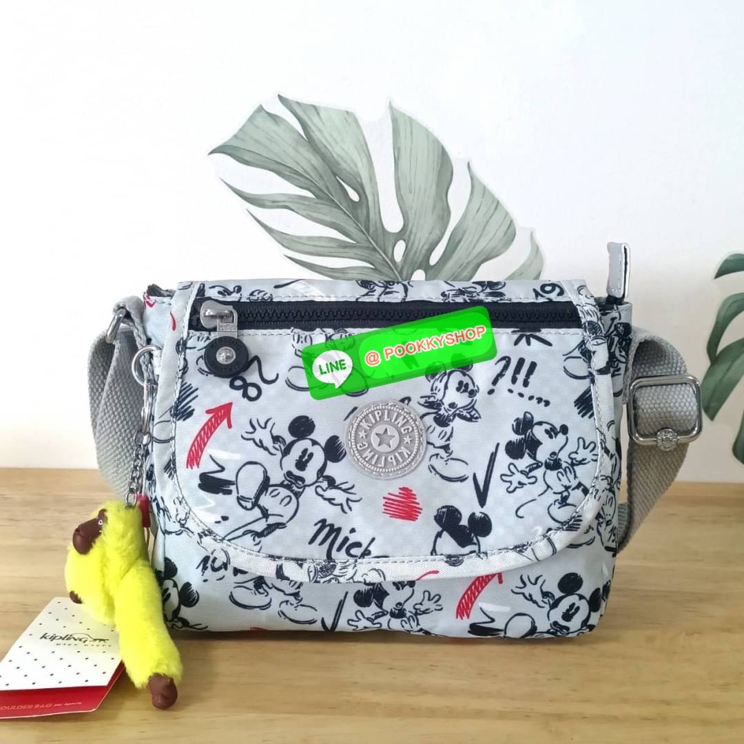 KIPLING SABIAN CROSSBODY MINI BAG กระเป๋าสะพายข้าง วัสดุ Nylon & Polyester 100% ขนาดเล็กกำลังน่ารัก เปิด-ปิดด้วยฝาปิดกระดุมแม่เหล็กและซิปแบรนด์ ด้านในทีแท็กแบรนด์