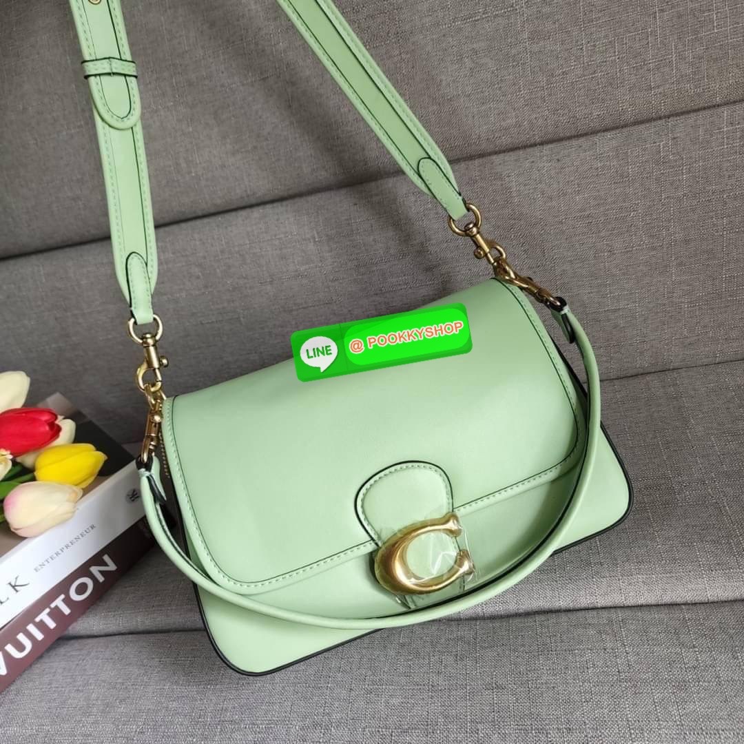 COACH SOFT TABBY SHOULDER BAG (COACH C9804) กระเป๋าข้างเรียบหรู ใบเดียวสะพายได้หลายสไตล์ มีสายสะพายให้ถึง 3 เส้น ปรับเปลี่ยนสไตล์ได้หลายลุควัสดุหนังแท้ทั้งใบ สัมผัสนิ่มมือ น้ำหนักเบา เปิดปิดแบบกระดุมแม่เหล็กเป็นอะไหล่โลโก้แบรนด์ตัวใหญ่ โดดเด่น ภายในกระเป๋