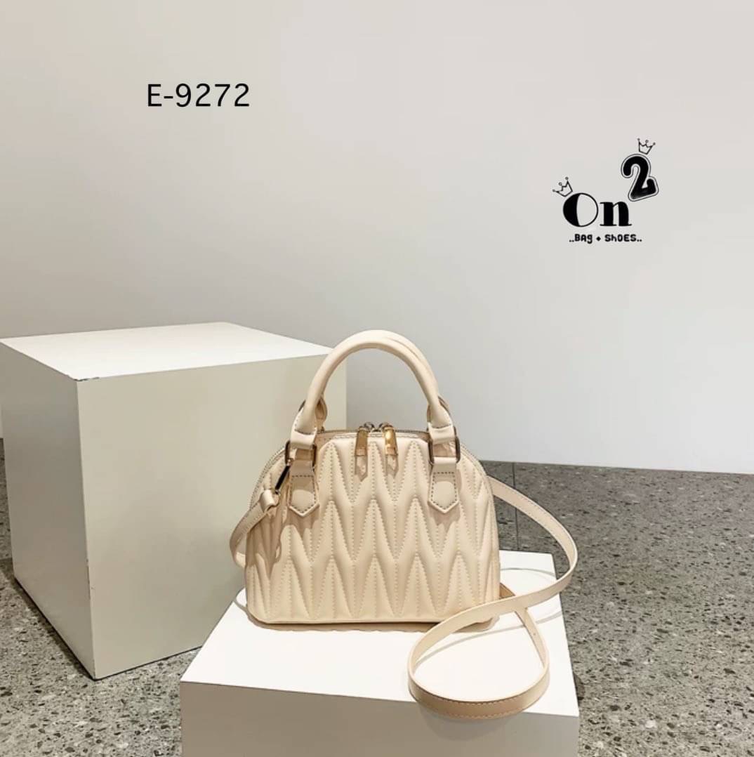 Hot item 🔥🔥 กระเป๋ามาใหม่สไตล์เกาหลี ทรงโดมงานซิปคู่ ตัวกระเป๋าปักลายแน่นๆ มาพร้อมสายสะพายยาวถอดออกถือได้ค่ะ พร้อมส่ง 4 สีค่ะ