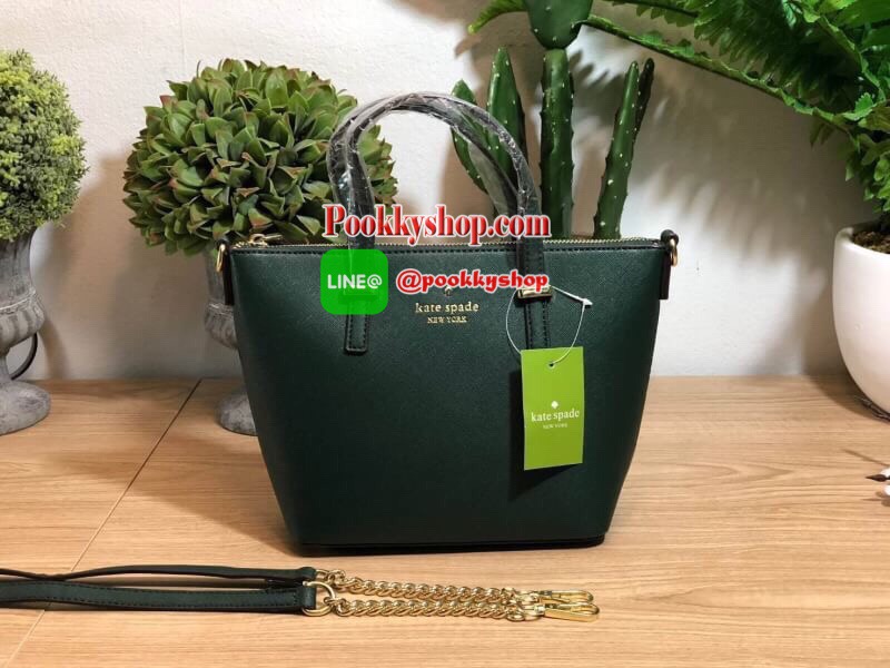 Kate Spade Cedar Street Mini Harmony Crossbody Small Handbag กระเป๋าสะพายใบเล็กสุดน่ารัก วัสดุหนัง Saffiano สวยหรูอยู่ทรงสไตล์ น่ารักไม่ซ้ำใคร ด้านหน้าประดับโลโก้สีทองสวย ภายในมีช่องซิปและช่องเล็ก สามารถใส่ ipad mini กระเป๋าสตางค์ใบยาวของใช้ได้จุกจิกได้เย