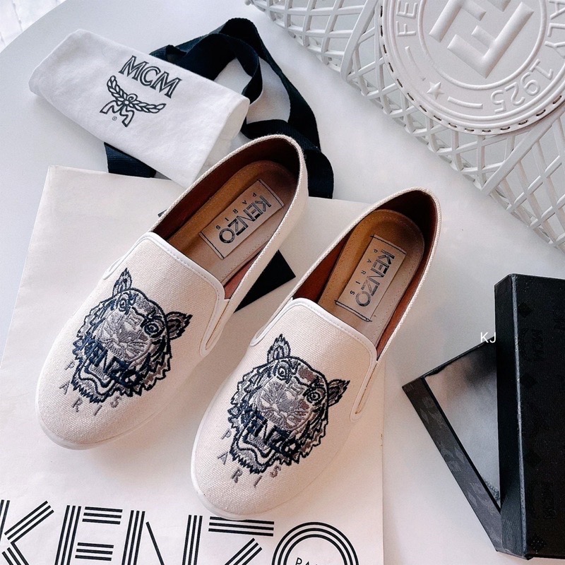 แบบขายดี พร้อมส่ง รีพีทอีกรอบคะ รองเท้าคัทชู Kenzo วัสดุทำจากผ้าแคนวาสปักหน้าเสือ พื้นรองเท้าเป็นยางซิลิโคน ใส่ดีน่ารัก