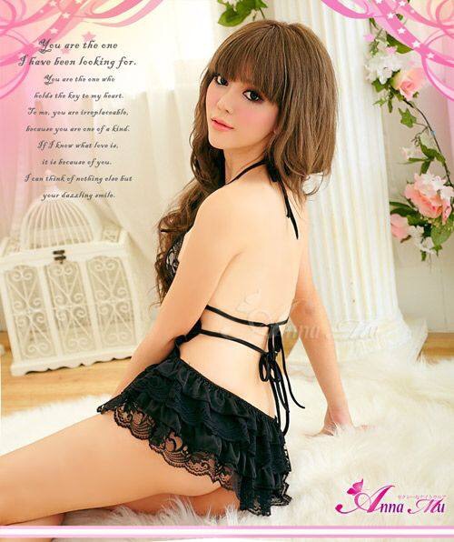 ชุดเซ็กซี่ ชุดกระโปรง เปลือยหลัง ผ้าซาติน สีม่วง แต่งลูกไม้ ช่วงอก และระบายชั้นๆ ที่กระโปรง สวยหวาน แต่แอบเปรี้ยวจี๊ดส์ เข็ดฟัน ด้านหลัง คะ +G string เข้าชุดคะ