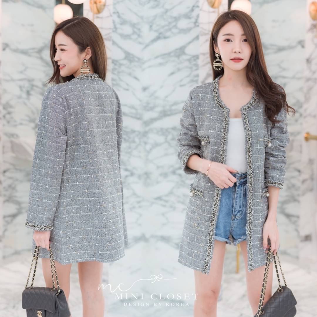 🎪เสื้อคลุมตัวยาว ใส่สบาย🎪 เนื้อผ้าน้ำหนักดี ไม่ซับใน ใส่สบายๆไม่ร้อน ลายตารางมีขนนุ่มฟูนิดๆ ใส่ได้ทุกฤดูไม่ว่าร้อน/หนาว งานเดินขอบทั้งตัว ใส่สวย ห้ามพลาดค่ะ