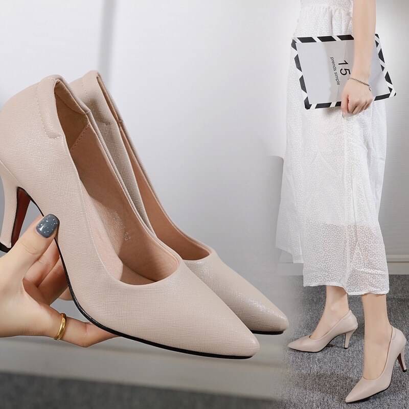 ►Must have!!! รุ่นนี้การันตรียอดขายมากกว่า 200 คู่ 💋รองเท้าคัชชูหนังนิ่ม 💋หัวแหลมเก็บหน้าเท้าสวยมาก 💋มีกันกัดด้านหลัง 💋รุ่นนี้แมทง่ายใส่ทำงานก็ได้ 💋ใส่ออกงานก็สวยคร่า!!!