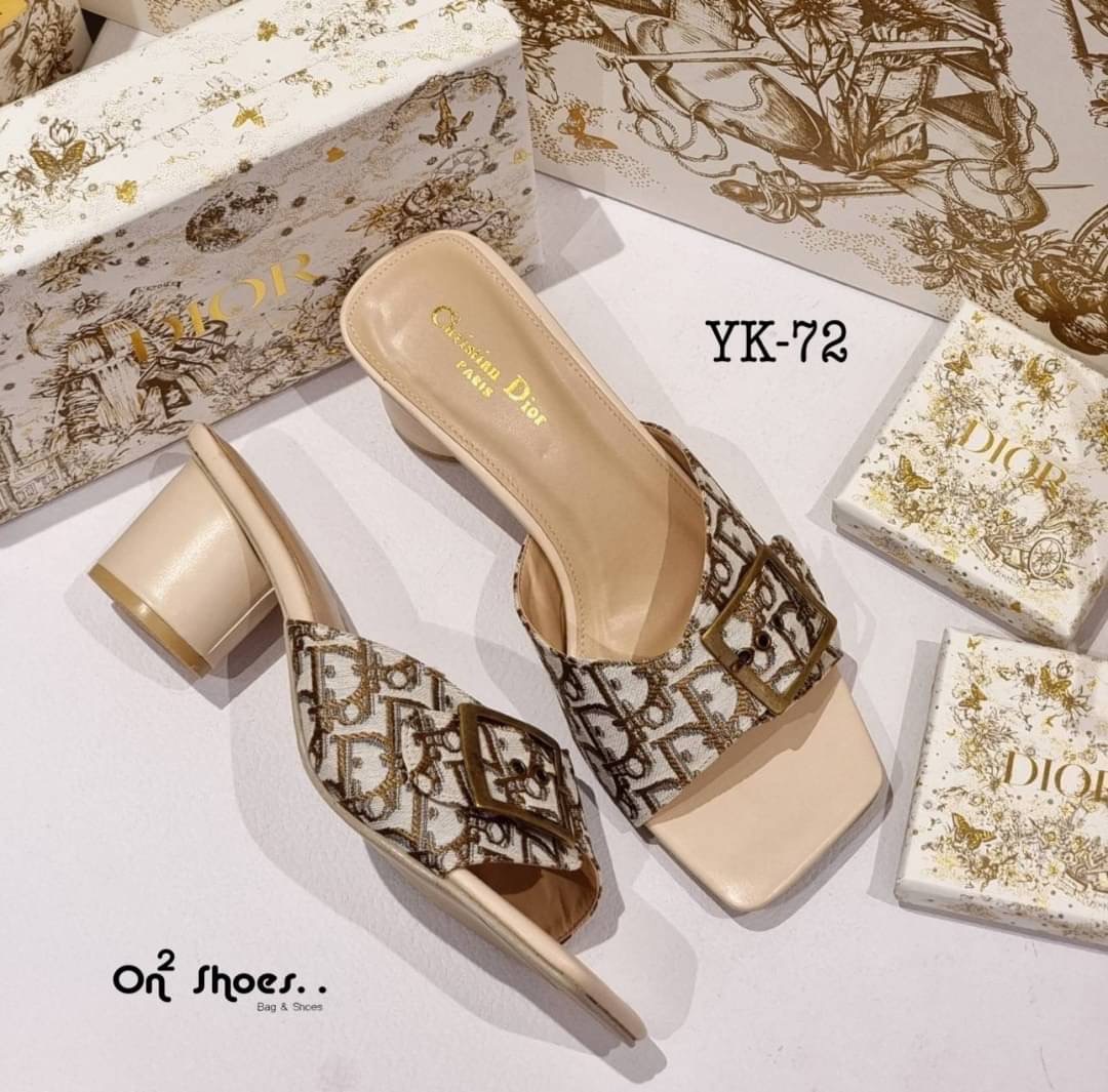 New รองเท้าส้นสูง Dior ดีไซน์ส้นกลมน่ารัก ด้านหน้าเป็นทรงเข็มขัดลายDior ส้นสูง2.5" กำลังดีใส่เดินง่ายค่ะมี 2 สี