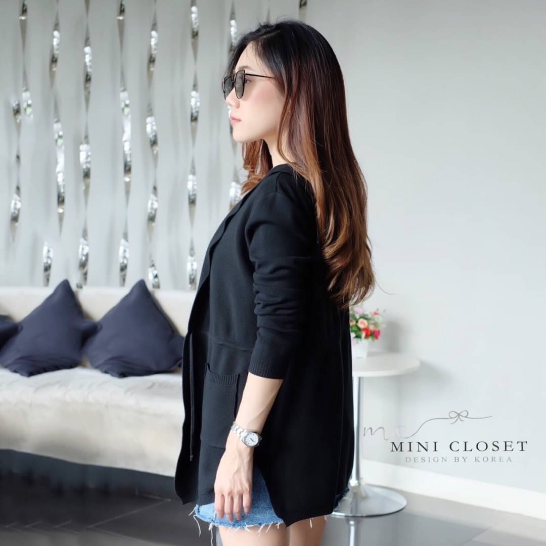 พร้อมส่งค่ะ ใส่ได้บ่อยสุด กับงานเสื้อไหมพรม เนื้อผ้านุ่มพิเศษอย่างดี มีฮู้ด มีเชือกรัดรอบเอวในตัว กระเป๋าหน้า แม่ค้าการันตี งานละมุนที่คุณๆควรมีค่ะ