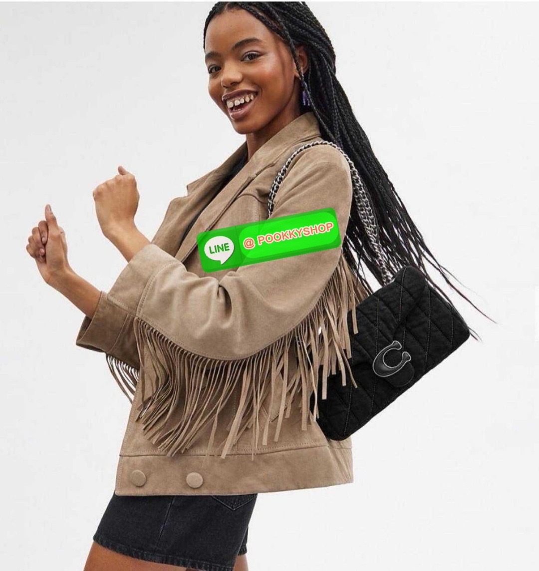 COACH CR704 TABBY SHOULDER BAG 26 WITH QUILTING 🔆 Details ไอเท็มใหม่ ตัวแม่แบบฉ่ำ สวยทำถึง! ต้อนรับซัมเมอร์ให้โดดเด่นกว่าใคร กับกระเป๋าสะพายไหล่ดีไซน์หรูหรา มีดีเทลสวยงามด้วยการเดินด้ายลวดลายตัดกับกระเป๋า เปิด-ปิดด้วยอะไหล่แบบกระดุม ภายในมีช่องเยอ