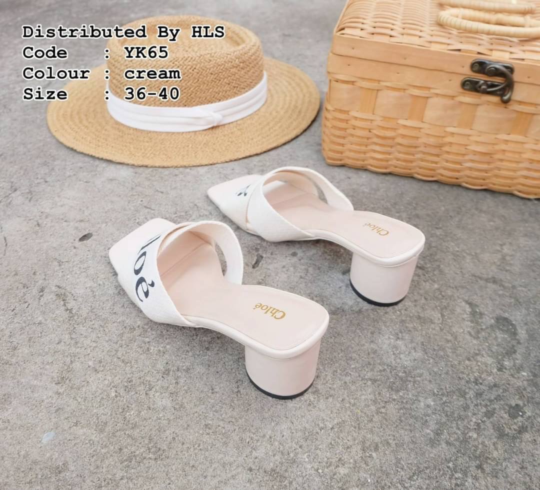 งานรีพีท มาแล้วคะ พร้อมส่งคร่าา รองเท้าส้นสูง maxi ส้นแท่งกลม 2" ทรงสวม สายคาดไขว้ผ้าแคนวาส พิมพ์ลาย chloe' สวยเก๋มากๆ พื้นปั๊มแบรนด์ ใส่สบายมากๆ ใส่สบายๆๆชิวๆ