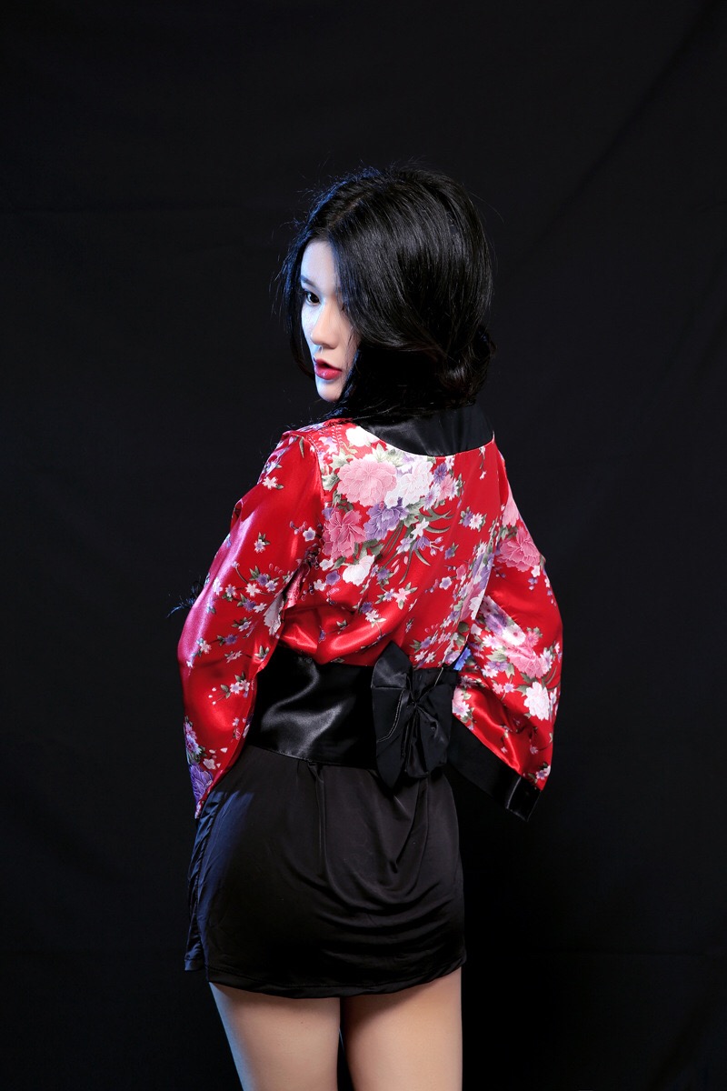 ชุดคลุมเซ็กซี่ สาวซามูไร กิโมโนสั้น สีแดง เซ็กซี่ ซีทรู แนวเกอิชา นางรำญี่ปุ่น ดอกซากุระ ด้านล่างกระโปรงดำสั้น พร้อมสายคาดเอวและโบว์สำเร็จ น่ารักเซ็กซี่ ขี้เล่นคะ +G string เข้าชุดคะ