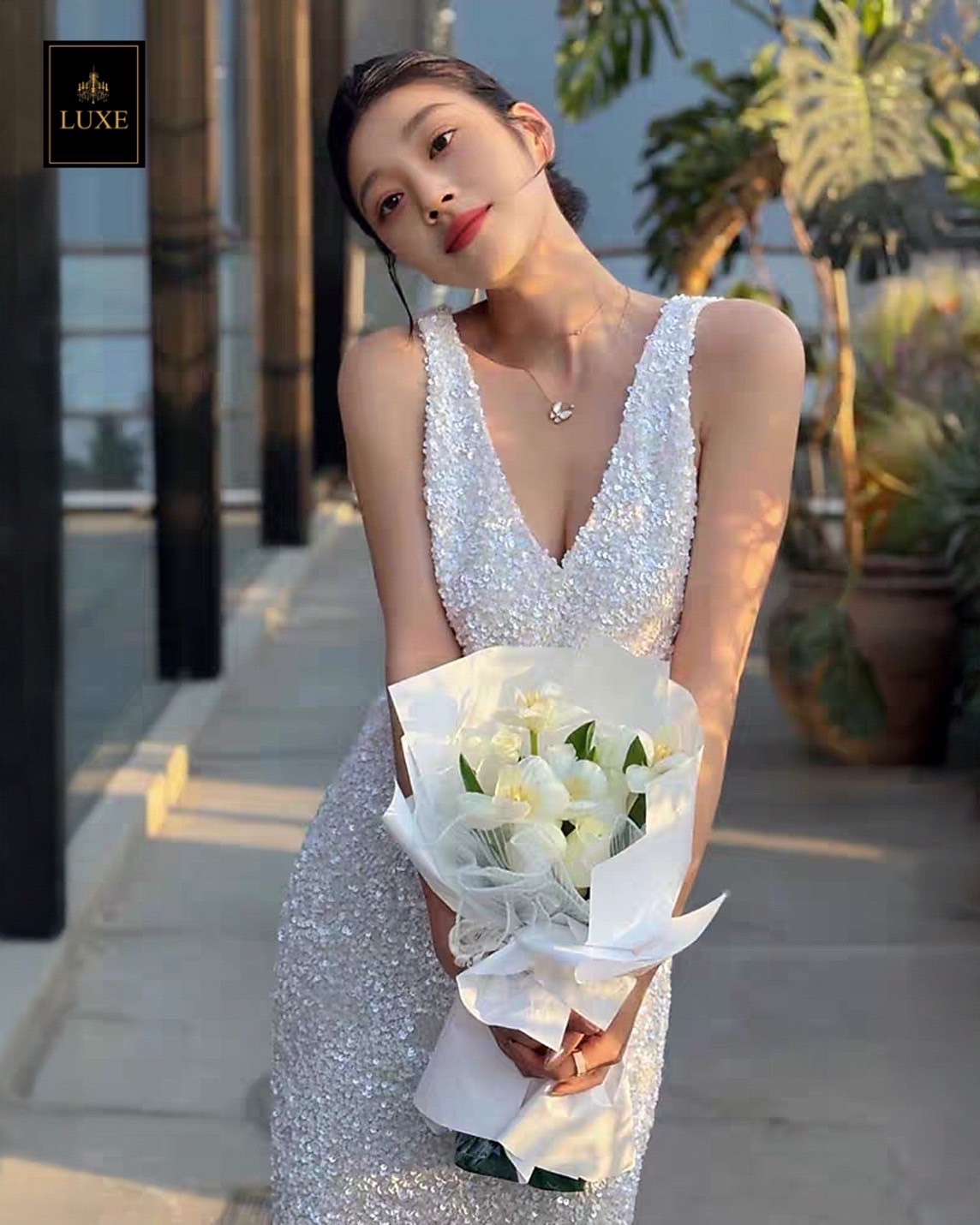 เดรสแฟชั่น เดรสเสื้อคอวีแขนกุด ทรงเข้ารูป