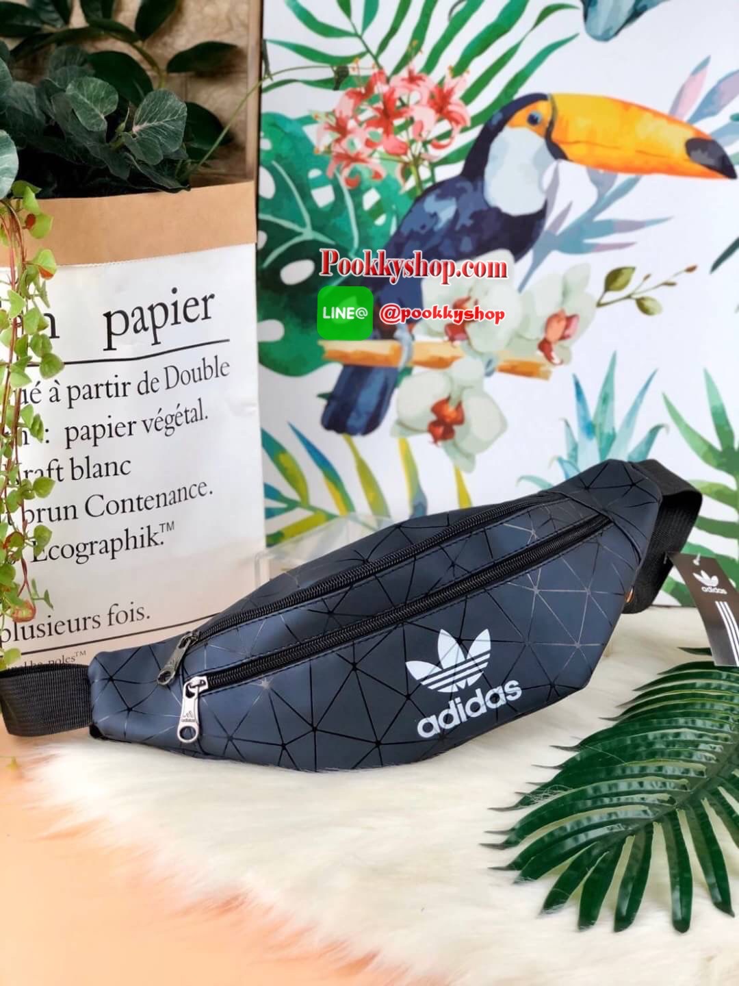 New arrival! Adidas belt bag รุ่นใหม่พร้อมส่งที่ไทยกับกระเป๋าคาดอก/คาดเอว วัสดุpuน้ำหนักเบา ที่ตัวกระเป๋าแต่งtexture สวยงาม ด้านหน้าสกรีนโลโก้แบรนด์มีช่องด้านหน้า ใส่ iPhone plus ได้รวมถึงเหรียญ/บัตรที่ใช้บ่อย และช่องใหญ่จุได้เยอะ ใส่กระเป๋าเงินใบยาวได้ ร