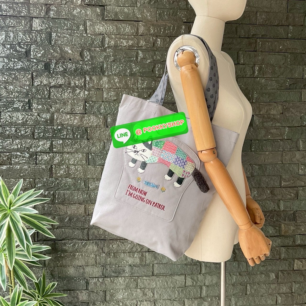 Japanese Kusuguru คุซูกุรุญี่ปุ่นแท้ กระเป๋าสะพายทรง Tote Matilda สะพายไหล่ ปักลายแมวขนนุ่มน่ารักมาก