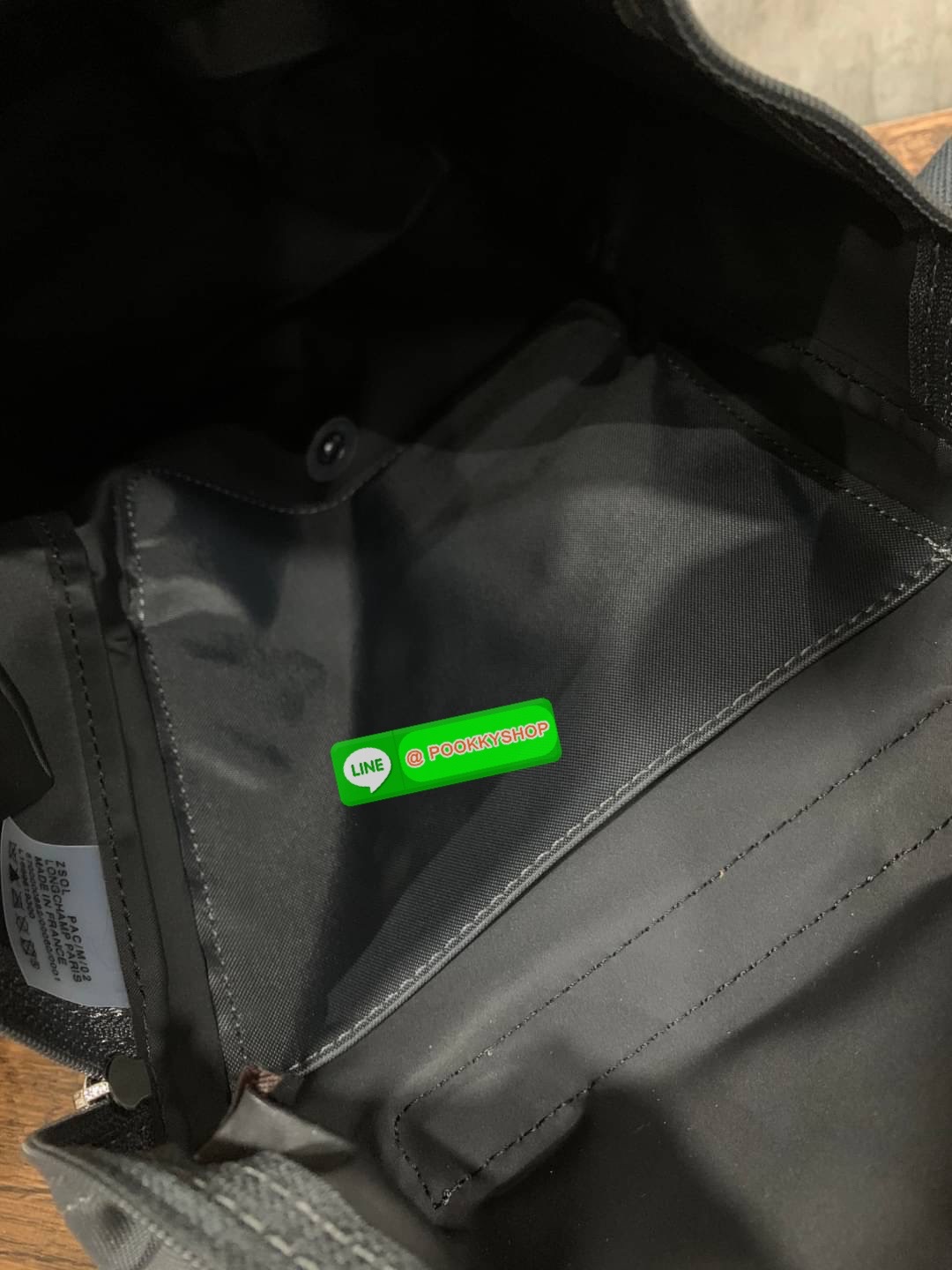 💕Longchamp LE PLIAGE Club Backpack พบกับอีกหนึ่งสไตล์ของLongchamp ที่เป็นรุ่นยอดนิยมอีกรุ่น สำหรับสาวแฟชั่นหัวทันสมัย เติมความพิเศษให้กับลุคด้วย ยังมีสีให้เลือกเยอะเรียกได้ว่าชอบสีโทนไหน ชอบแต่งตัวสไตล์ไหนก็เอาไปแมทช์กันได้เลย เป็นกระเป๋าเป้ในไม่ก