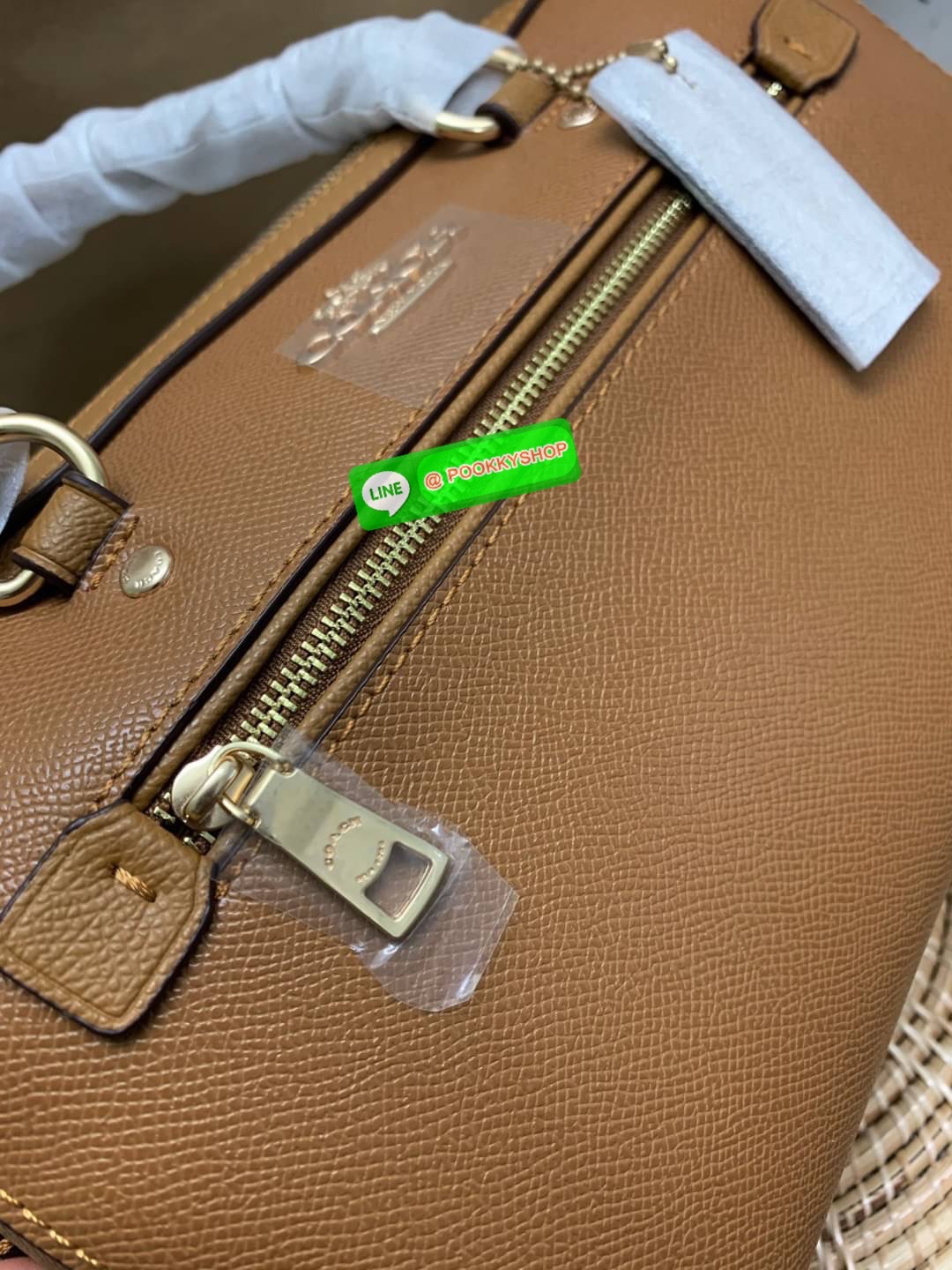 New in!! เข้าแล้วสีที่สาวๆรอคอยกันมานาน ห้ามพลาด COACH ROWAN SATCHEL ((79946)) พร้อมส่ง สิ้นสุดการรอคอย ห้า พลาดค่า! กระเป๋าหิ้ว//คล้องมือ//สะพายข้างได้ หนังแท้ลายหนังสวย ทรงสวย หรูดูผู้ดีมาแต่ไกลเลยค่าา ด้านหน้ามีช่องซิปให้ใส่ของจุกจิก ปากกระเป๋าแบบซิป ภ