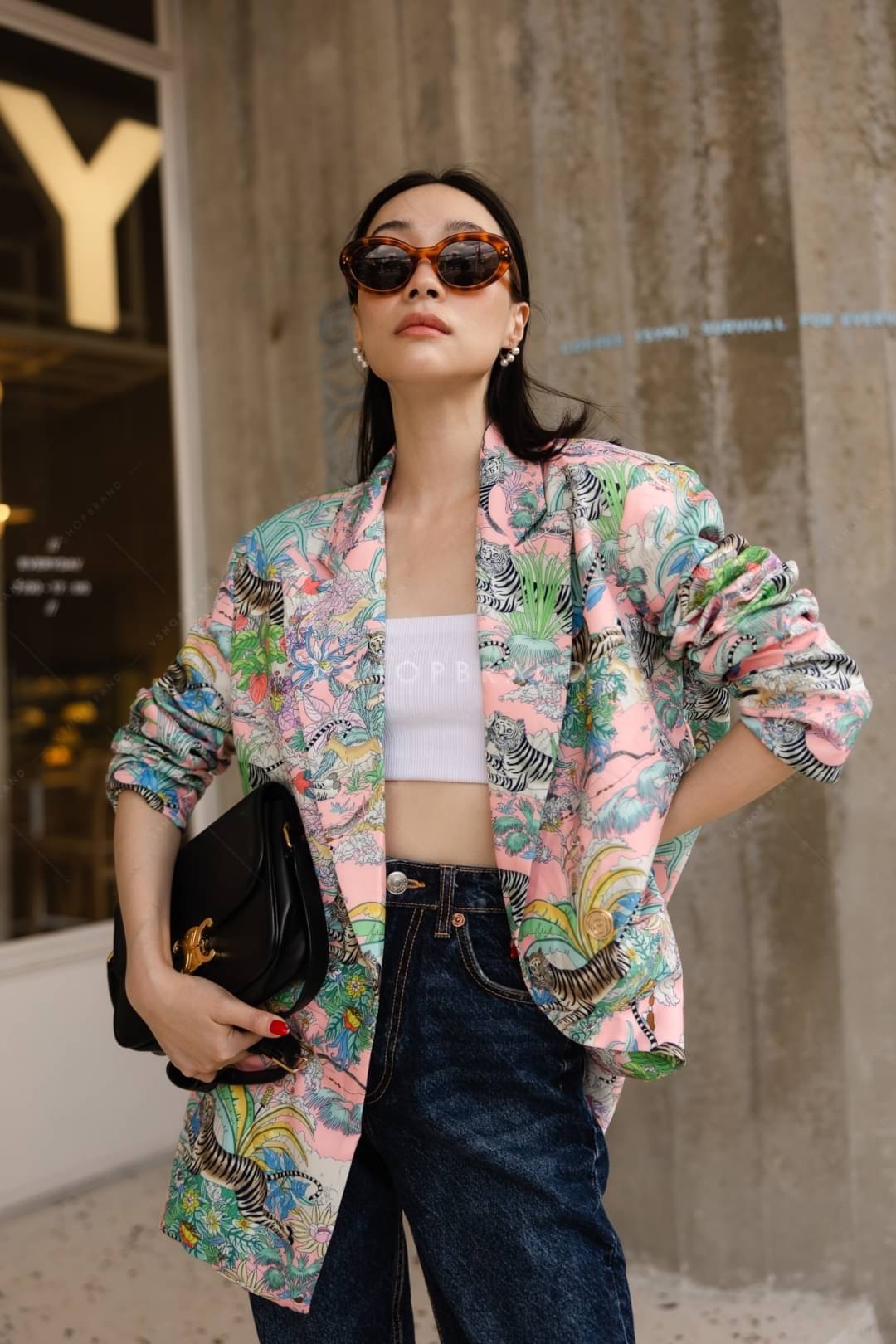 เบลเซอร์สูทลาย animal สีสันจัดจ้าน ต้อนรับซัมเมอร์ไปเลยค้า ตัวสูทคัตติ้งเนี้ยบ ทรงoversize เย็บซับติด งานสวยมากๆค่ะ