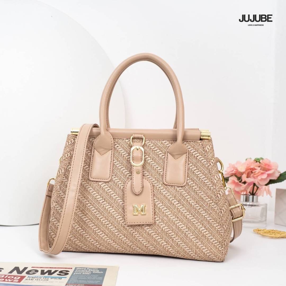 กระเป๋าสะพายข้างผู้หญิง แบรนด์ jujube ใบใหญ่ งานมี 3 ช่อง จุของได้เยอะมาก