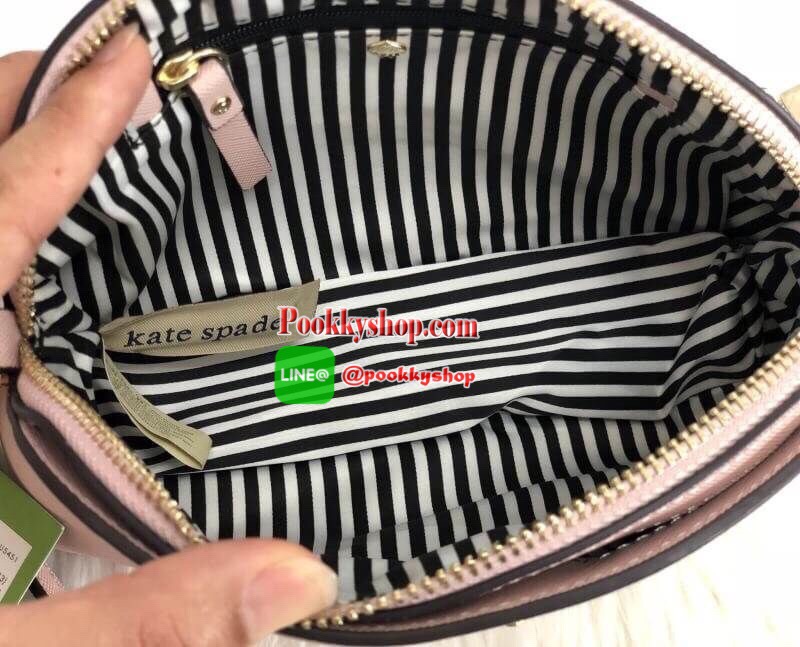 Kate Spade new york Cameron Street Crossbody With Zip Bag พร้อมส่งค่ะ!!! มีพร้อมส่งถึง 9 สีจ้า กระเป๋าสะพายข้างหรือแบบครอสบอดี้ร์ ลายหนังซาฟเฟียโน่ ทรงน่ารัก ใบจริงน่าใช้มากๆค่ะ ด้านหน้าติดโลโก้แบรนด์ มีช่องแม่เหล้กให้ใส่ของหนึ่งช่อง เปิดปิดช่องหลักแบบซิป