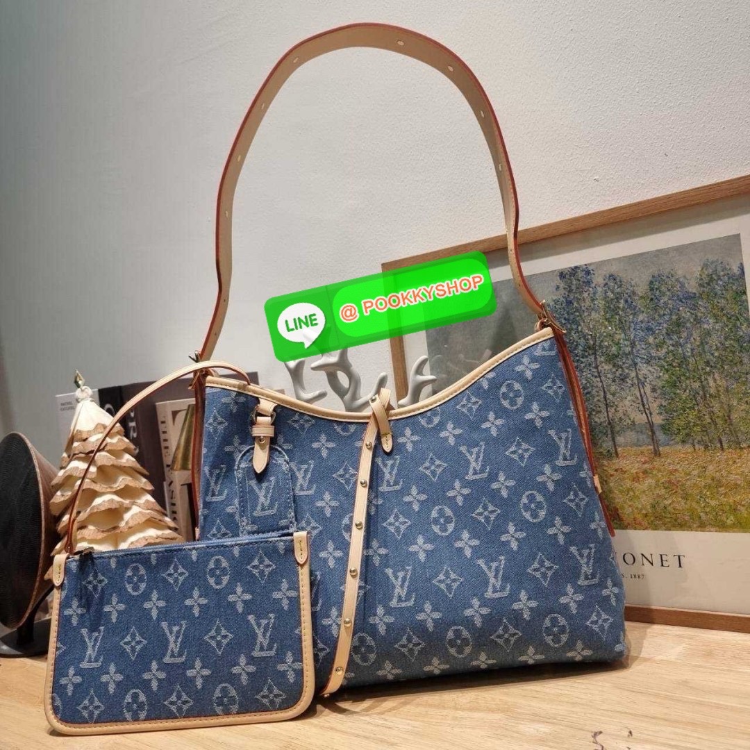 LV CARRYALL DENIM BAG 🔆 Details ใหม่ล่าสุด สไตล์เดนิมสุดชิค รุ่นลิมิเต็ดที่สาวๆตามหา จากเคาน์เตอร์ dutyfree กระเป๋าสะพายไหล่ทรงสวย ดีไซน์เรียบง่ายคลาสสิค หรู ดูผู้ดี รูปทรงใช้งานง่าย มาพร้อมใบลูก ไว้เก็บของจุกจิก ปากกระเป๋ามีสายหนังผูกกันของหล่นได