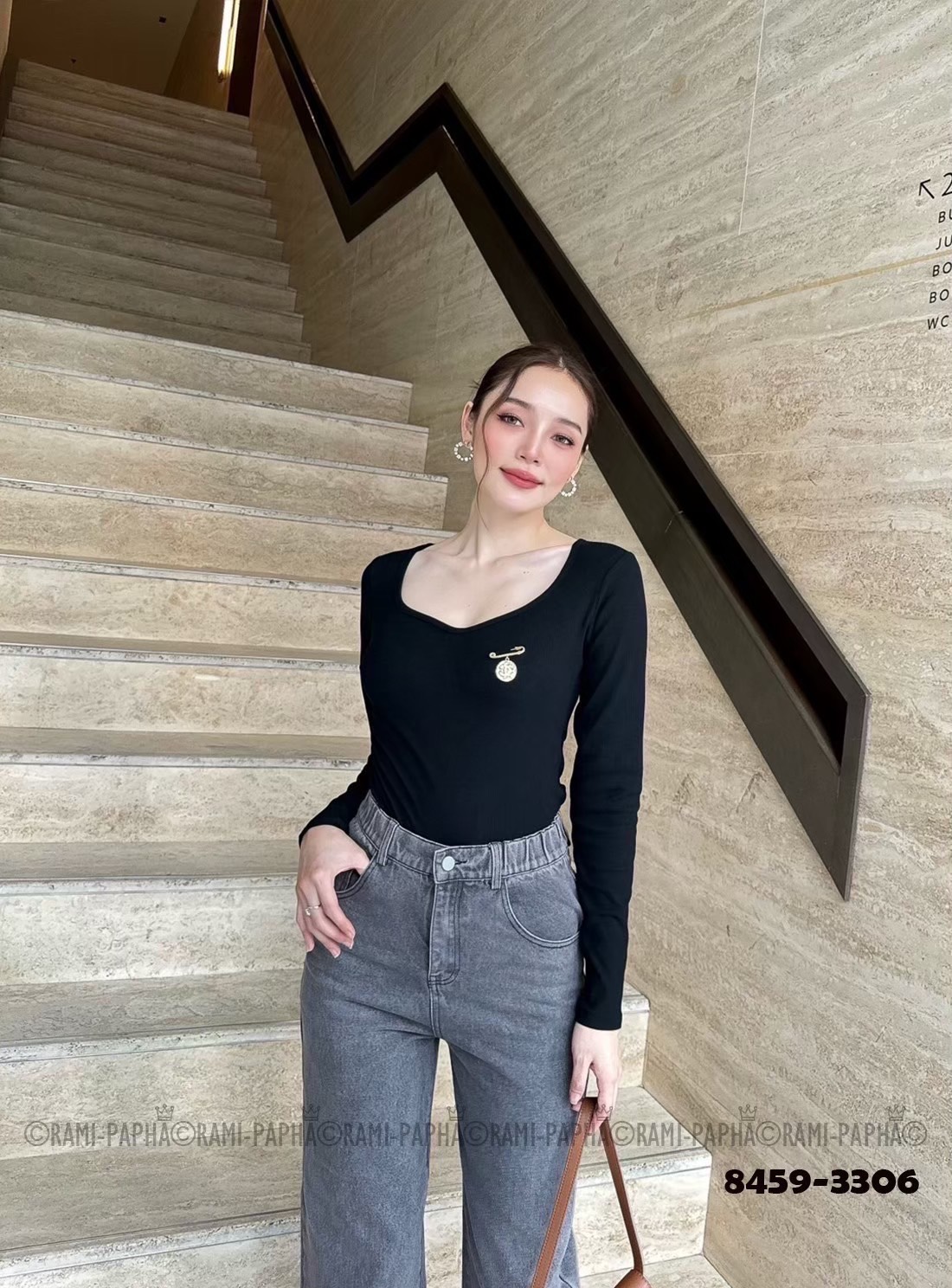 ชุดเซทแฟชั่น เสื้อ+ขายาว+เข็มกลัด Set.3ชิ้น เสื้อแขนยาวสีดำ เนื้อผ้าร่องยืดหยุ่นอย่างดีสวมใส่สบาย