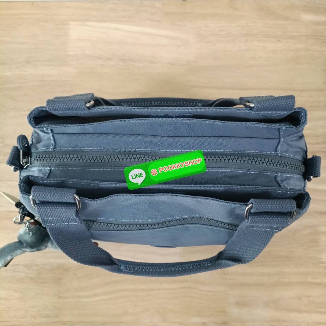 Kipling Damen Orelie Henkeltasche handbag กระเป๋าถือหรือสะพาย ขนาดกลาง วัสดุ Nylon 100% หูถือสูง 7 นิ้ว สายสะพายยาว 126ซม. มีช่องแยกใช้งานหลายช่อง ประกอบด้วย -ด้านหน้า ช่องซิปลึกถึงฐานกระเป๋า -ด้านหลัง ช่องซิปลึกถึงฐานกระเป๋า -ช่องใช้งานหลักด้านใน 3 ช่อง