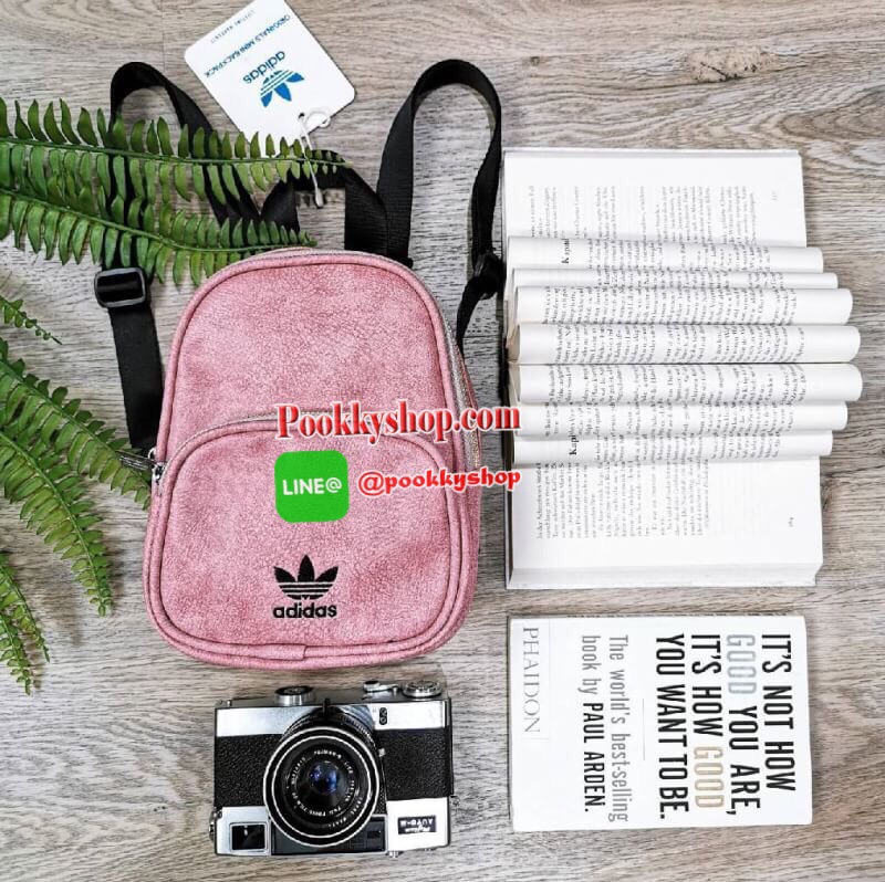 Don’t Miss! NEW ARRIVAL! ADIDAS MINI BACKPACK กระเป๋าเป้สไตล์ Sport ขนาดมินิ กำลังน่ารัก น้ำหนักเบา หนังสวยอยู่ทรงด้านหน้ามีโล้โก้และช่องซิป เปิดปิดด้วยซิปสะดวกใช้ หัวซิปแบรนด์ ภายในมีโลโก้และช่องใส่ของ มีหูจับถนัดมือ สายสะพายเลื่อนปรับระดับได้ ไอเท็มใหม่