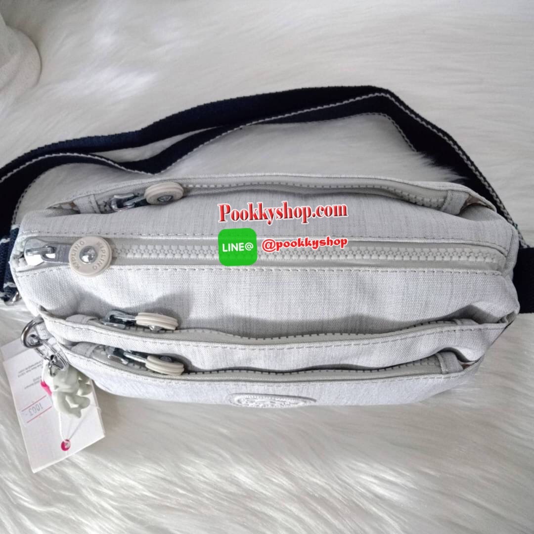 KIPLING Mini Crossbodybag กระเป๋าสะพายข้างขนาดกะทัดรัด ผลิตจากวัสดุ Nylon+ Polyester100% มีช่องใช้งานแยกย่อยมากถึง 4 ช่อง -ด้านหน้ามีช่องซิป 2 ช่อง -ช่องหลักโล่ง กว้าง จุของใช้ได้เยอะ -ด้านหลังมีช่องซิปอีก 1 ช่อง มาพร้อมพวงกุญเเจลิง สายสะพายยาวสามารถปรับไ