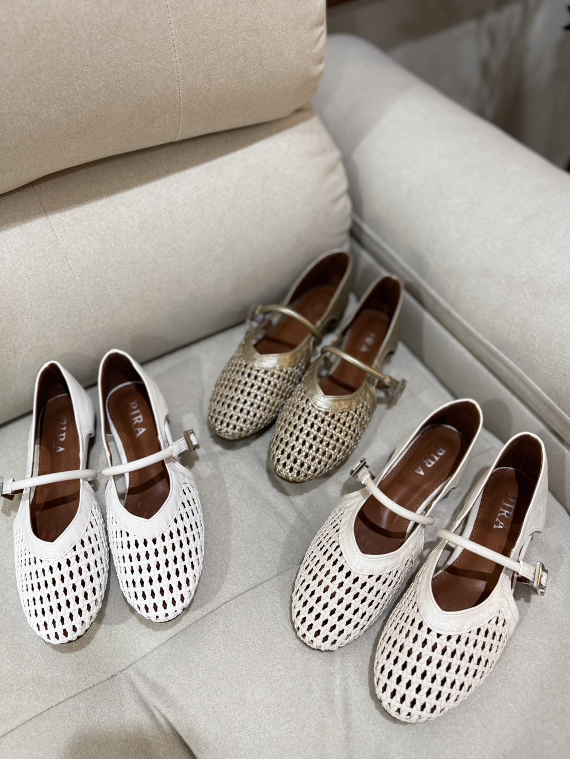 🛒𝙉𝙀𝙒 𝘼𝙍𝙍𝙄𝙑𝘼𝙇.. Mary Jane style 🎉 สวยจึ้งไม่ไหว😍 รองเท้าลายวานสวยๆที่ลูกคุณต้องมี 👑ป้ายยางานสวยมาใหม่ รุ่นนี้ใส่สบาย ดีไซน์เก๋ น้องเป็นทรงหัวมน