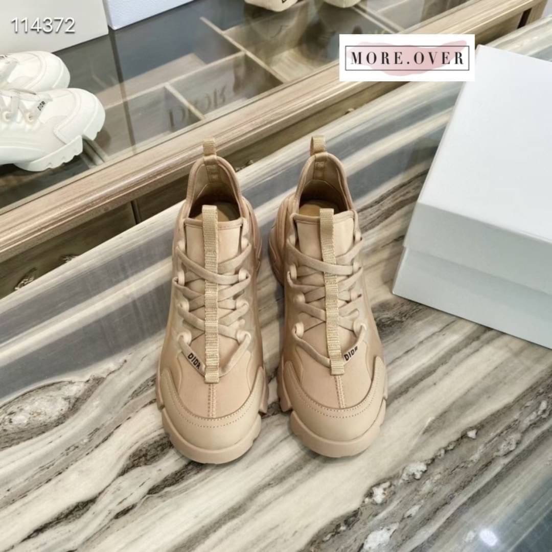 CHISTIAN DIOR 🔥🔥🔥 งานสวยหรู เกรด Hi-end ค่ะ คู่นี้คือสวยหรู ใส่ผ้าใบลุคไฮโซค่ะ รองเท้าแบรนด์ CHISTIAN DIOR รอเงท้ามีลายลุคคุณหนูไฮโซ งานสวยหรูตามต้นฉบับแบรนด์ ต้องจัดเลยจ้า ใส่แล้วดูสวย