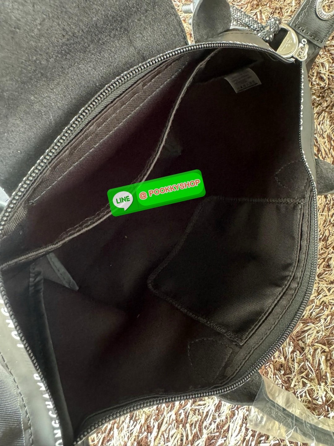 Longchamp LE PLIAGE ENERGY S HANDBAG LE PLIAGE รีไซเคิล ECONYLสไตล์สปอร์ต ทันสมัย และใช้งานได้จริง น้ําหนักเบา กระเป๋าใบนี้เป็นเครื่องประดับที่มีเสน่ห์ในอุดมคติที่จะติดตามคุณในทุกกิจกรรมยามเย็นของคุณ มาพร้อมกับสายสะพายไหล่ปรับได้ สามารถพกพาได้ ทั้งแบบถือแ