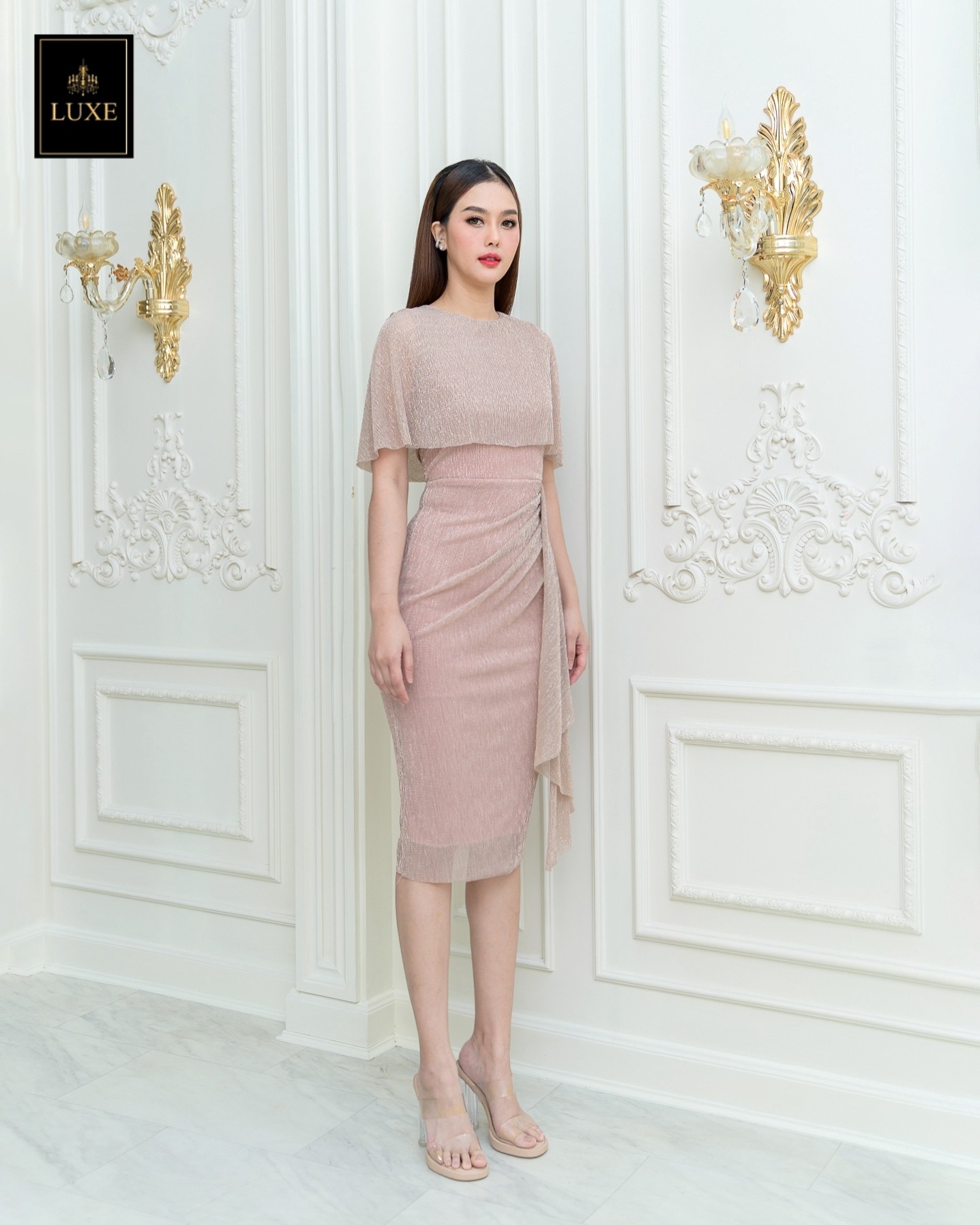 เดรสแฟชั่น เดรสเสื้อคอกลมแขนกุด ดีเทลเป็นเสื้อคลุมไหล่ในตัว