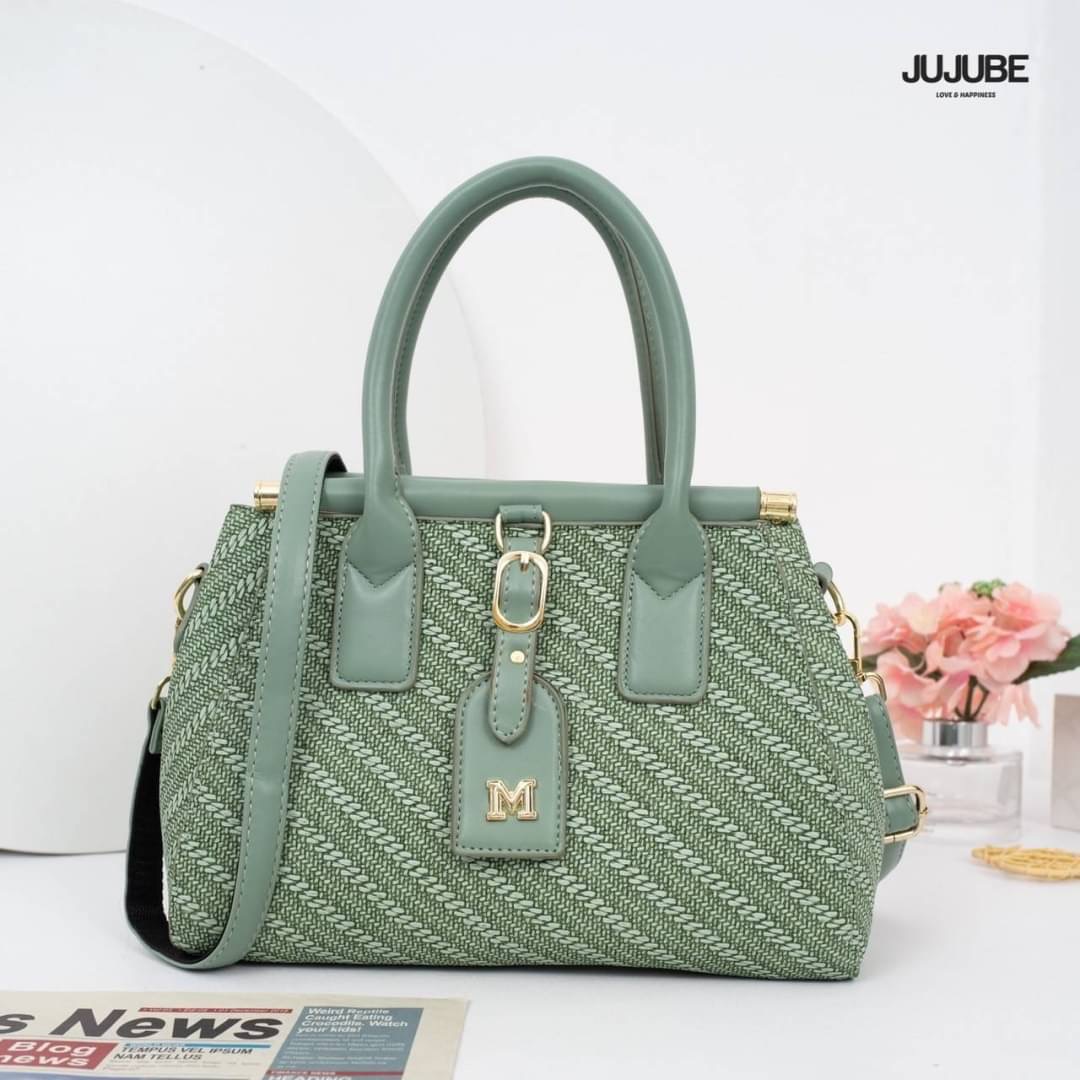 กระเป๋าสะพายข้างผู้หญิง แบรนด์ jujube ใบใหญ่ งานมี 3 ช่อง จุของได้เยอะมาก