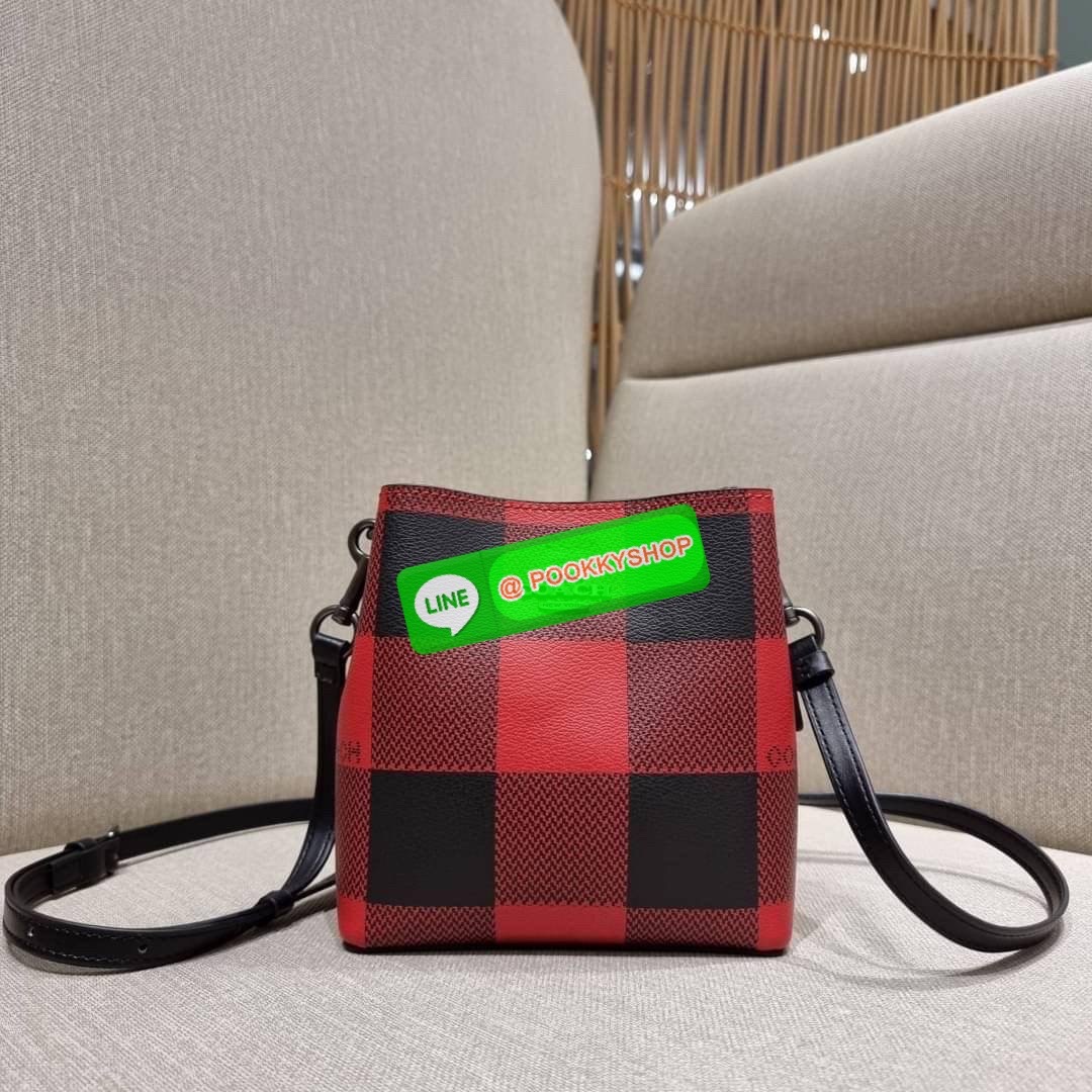 COACH 7267 MINI TOWN BUCKET BAG WITH BUFFALO PLAID PRINT คอลเลคชั่นใหม่ล่าสุด!! น้องสาวคนสวยมาแล้วจ้า สีแดงโดดเด่นต้อนรับเทศกาลคริสต์มาส 🎅🎄 กระเป๋าบัคเก็ต ไซส์มินิ ใบจริงน่ารักม้าก!! น่าใช้แบบที่สุด วัสดุหนังแคนวาสเคลือบลาย สวยคม เปิด-ปิดด