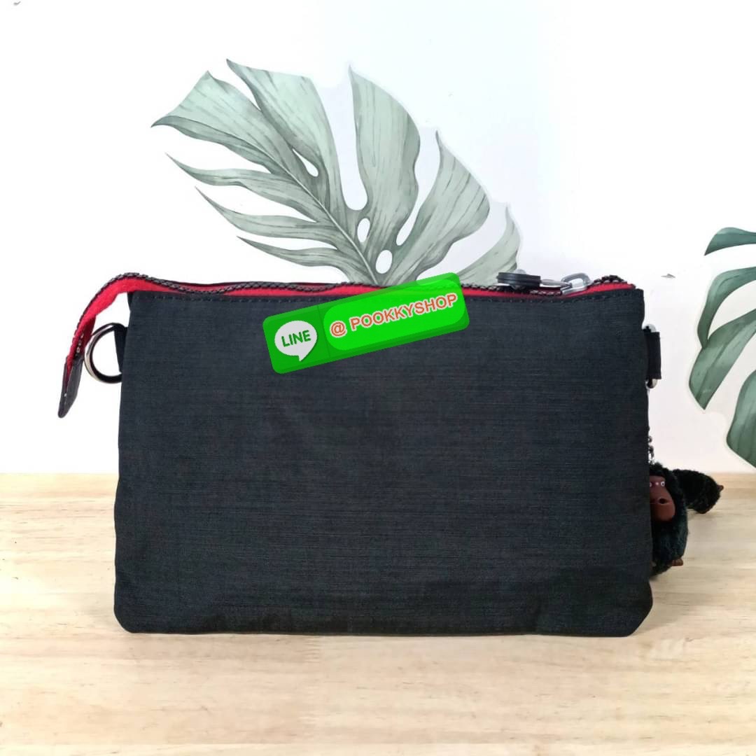 KIPLING Creativity X Crossbody Bag กระเป๋าสะพายวัสดุ Nylon&Polyester 100% ขนาดกำลังน่ารัก เปิดปิดด้วยซิป มา พร้อมพวงกุญเเจลิงน้อย ด้านในมีช่องใส่ของ2ชช่อง เพิ่มตรงกลางมีช่องซิปอีก1ช่อง มีสายคล้องพวงกุญแจ ใส่ของได้จุมาๆเลยค่ะ มีสายสะพายยาวเลื่อนปรับระดับได