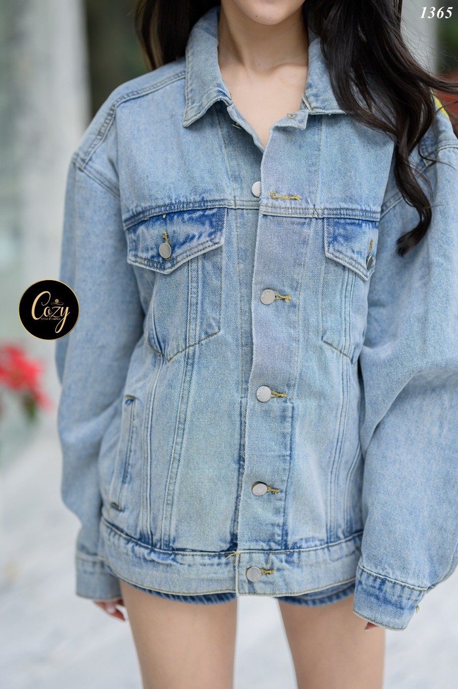 เสื้อแฟชั่น เสื้อยีนส์ฟอกแขนยาวทรง Oversize กระดุมปั๊มปลายแขน อกผ่าหน้าติดกระดุมปั๊ม 6 เม็ด